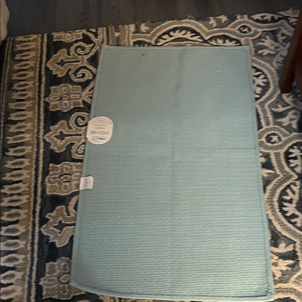 Threshold Aqua Bath Mat - Picture 4 of 6